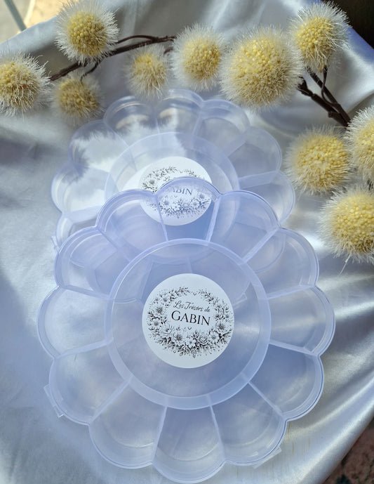 🌸Boîte de rangement avec compartiments🌸(vendue sans créoles et sans pampilles).